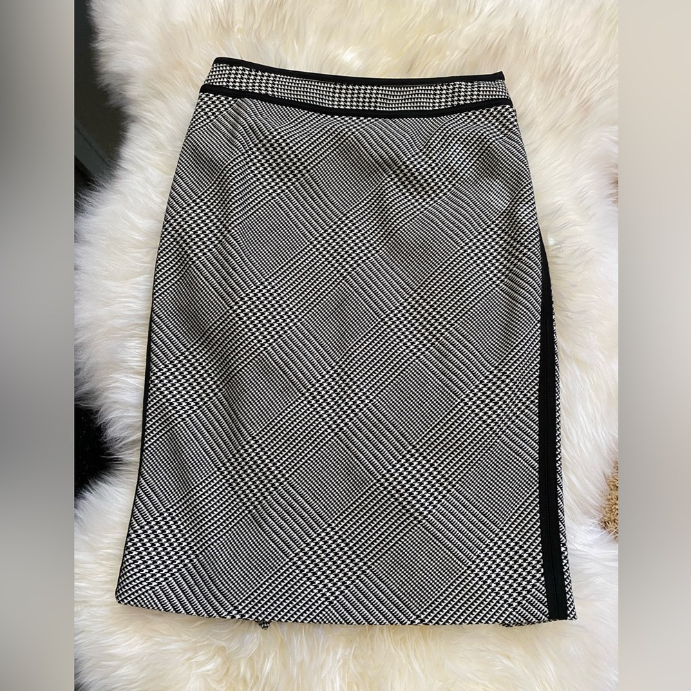 WHBM Black & White plaid skirt, Size 2